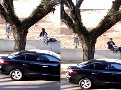 Des asiats baisent au bord d'une route