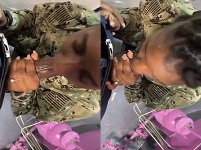 Une femme soldat suce son supérieur