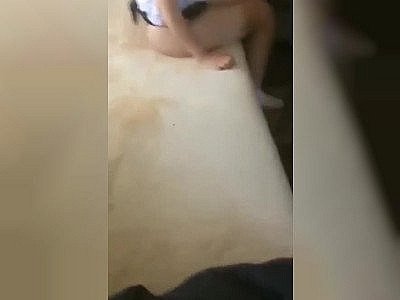 Elle suce ses potes après les cours