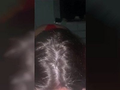 Une cougar suce en rentrant de boite