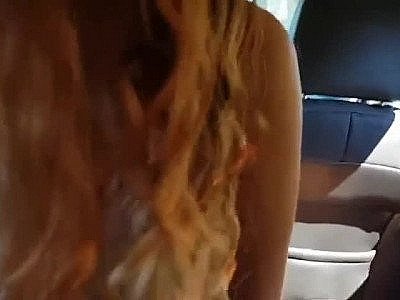 Sodomie dans une voiture de location