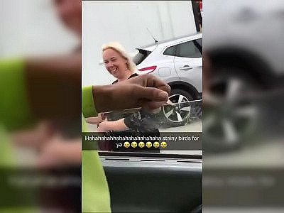 Il défie une femme au foyer de le sucer