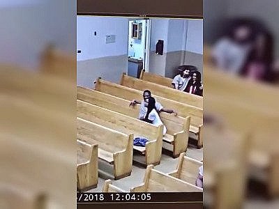 Prison : un détenu se fait sucer lors d'une visite