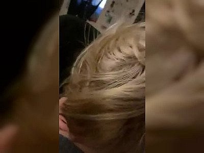 Cette gotique adore sucer