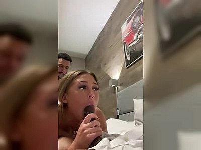 Deux potes se partagent une meuf en fin de soirée