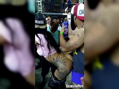 Il baise une meuf en plein carnaval (Brésil)