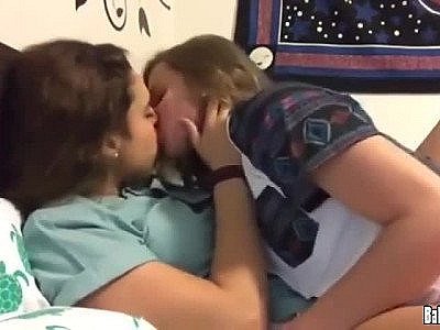 Deux filles font monter le compteur de vues sur Periscope