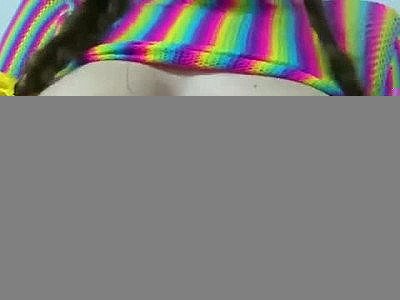 Elle utilise ses gros seins pour lui faire une branlette espagnole