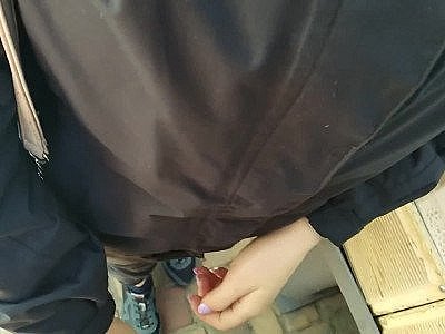 Elle le branle dans la rue : la suite va vous dégouter